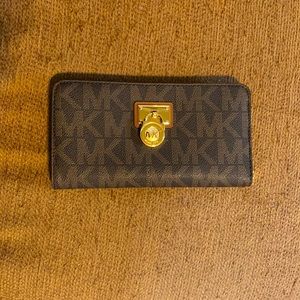 Micheal Kors wallet (large)